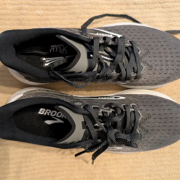 Brooks Hyperion GTS Black and White Athletic Shoes - Picture 2 of 5